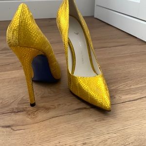 Yellow Print Stiletto Pumps